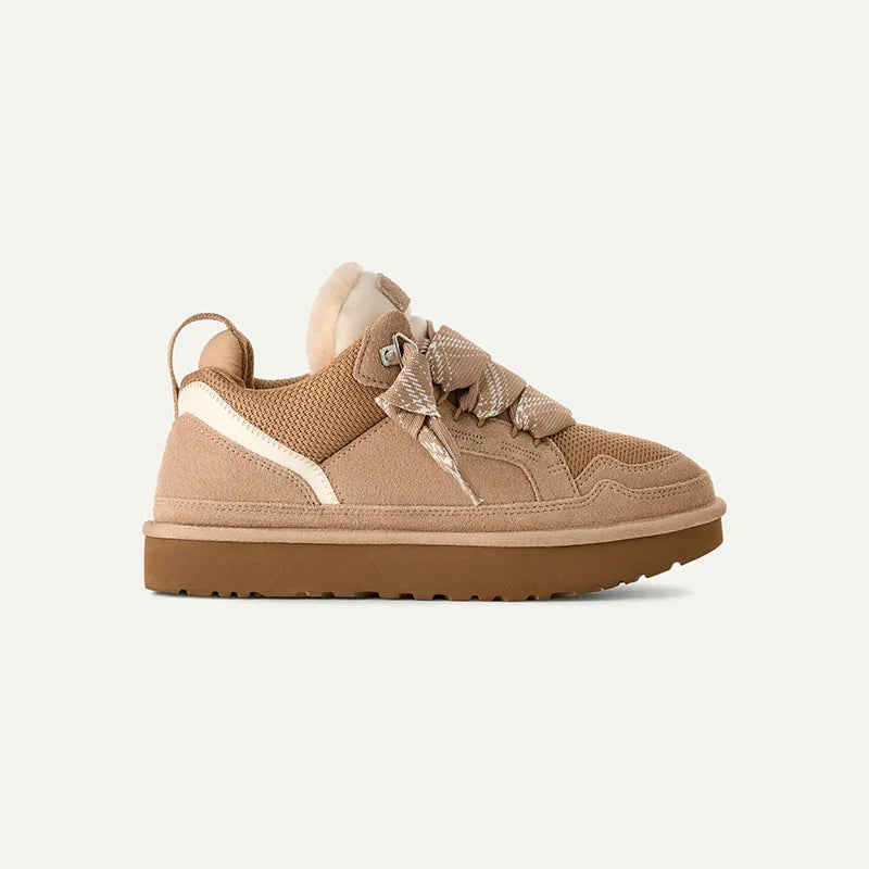 Low-top platform trainers with plush lining and lace-up fastening
