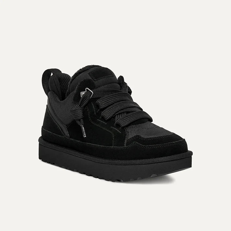 Low-top platform trainers with plush lining and lace-up fastening