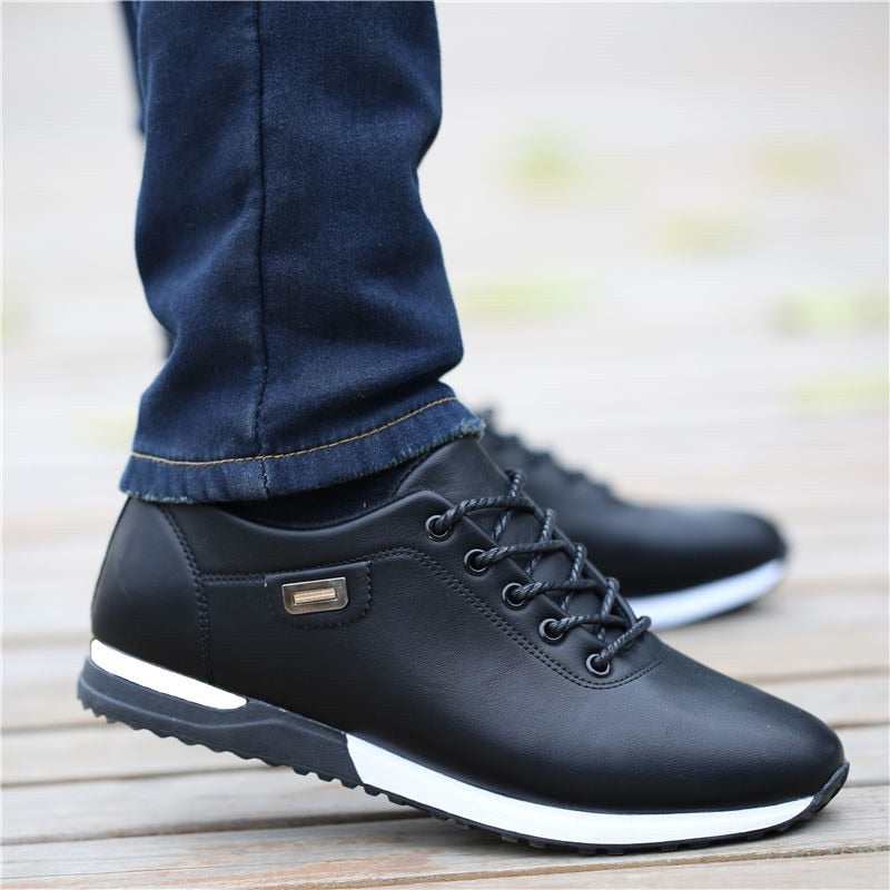 Men's low-top leather trainers with contrasting side stripe