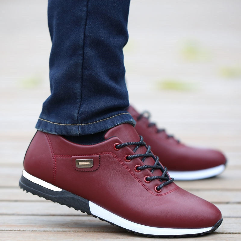 Men's low-top leather trainers with contrasting side stripe