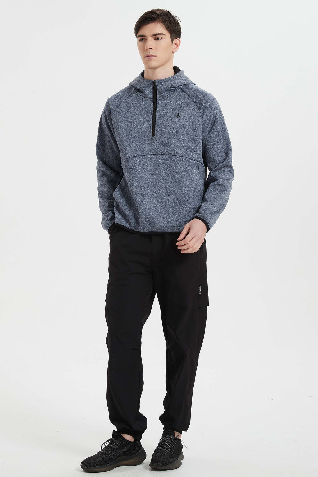 Men's half-zip hooded sweatshirt with long sleeves and kangaroo pocket