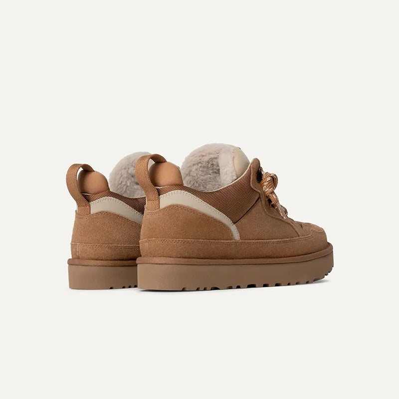 Low-top platform trainers with plush lining and lace-up fastening
