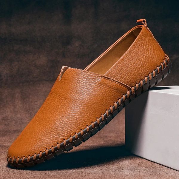 Men's slip-on loafers with contrast stitching and flat sole