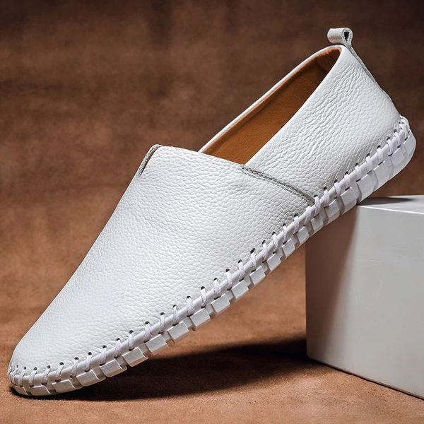 Men's slip-on loafers with contrast stitching and flat sole