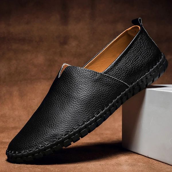 Men's slip-on loafers with contrast stitching and flat sole