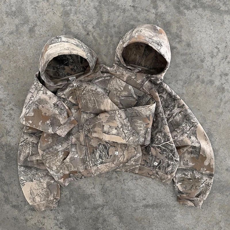Olive camouflage cropped hoodie with hood, long sleeves and flap pockets