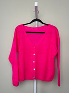 Women's knitted V-neck cardigan with long sleeves and front buttons