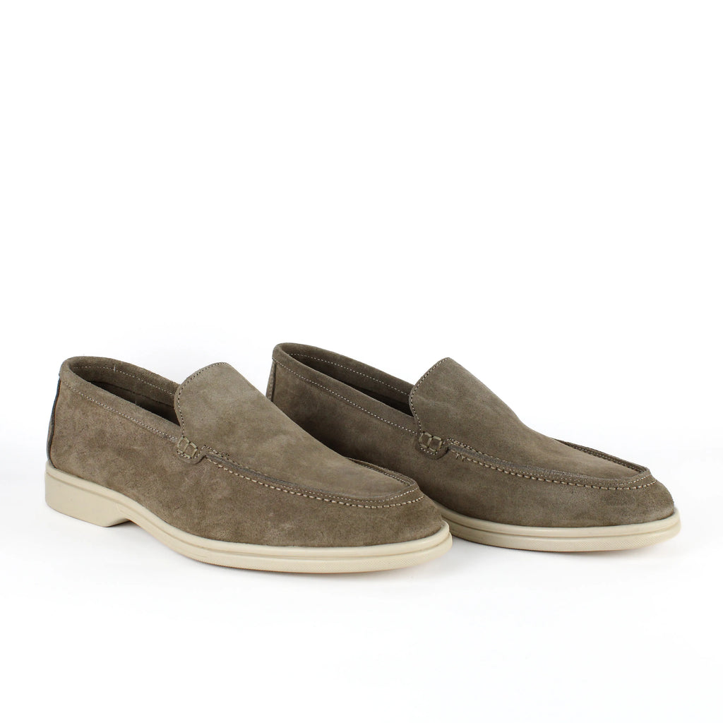 Men's beige moc toe slip-on loafers with low cream soles