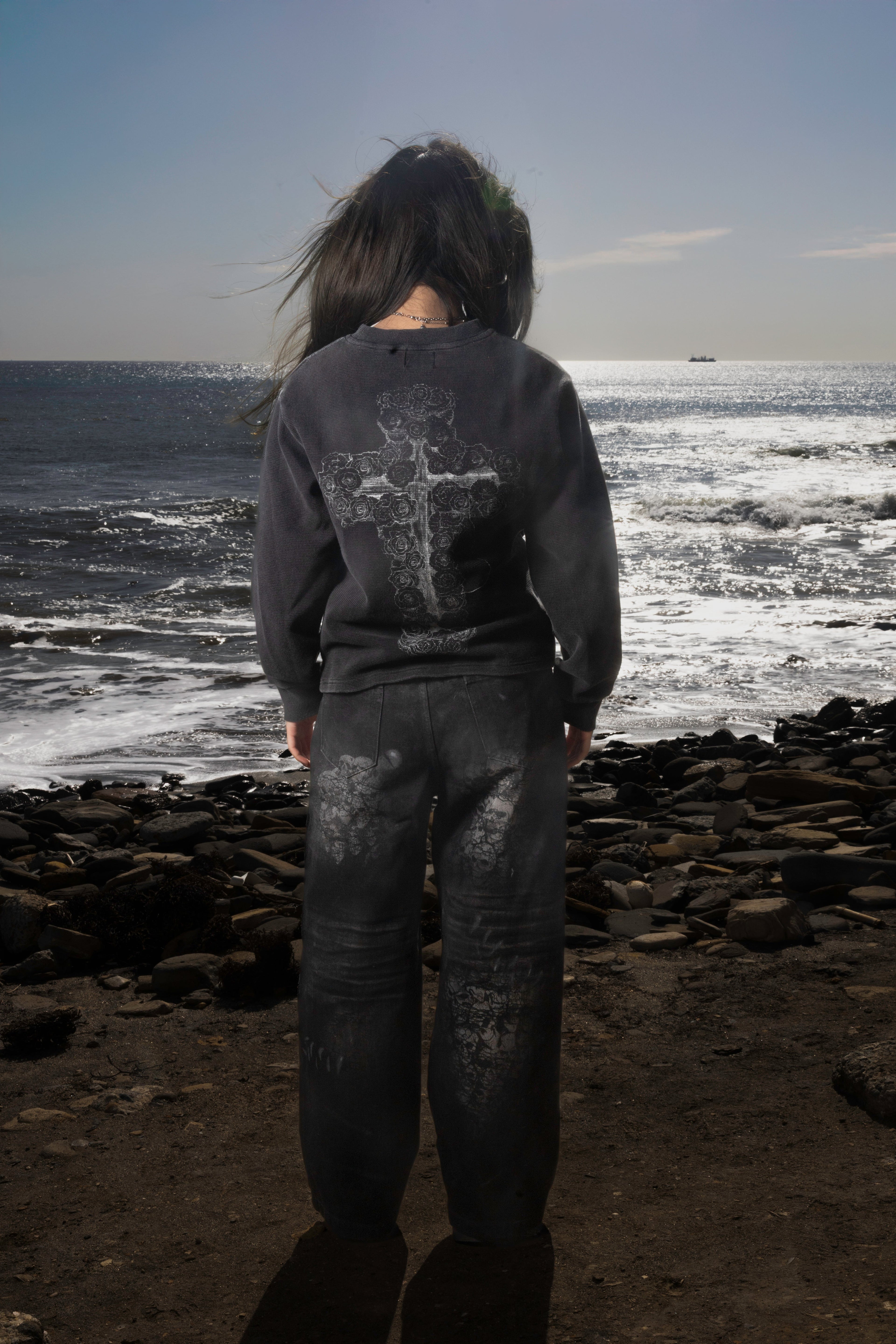 Dark graphic sweatshirt with contrasting front figure design