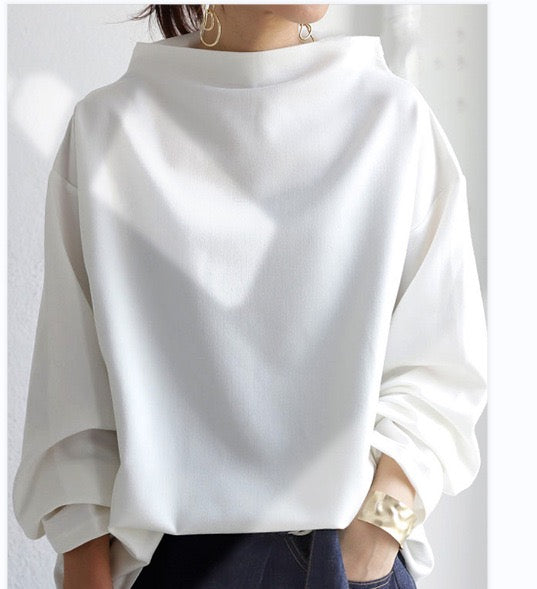 Women's oversized sweater with cowl neckline and long sleeves