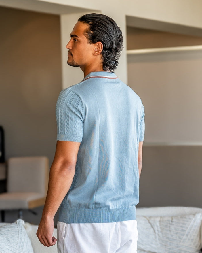 Men's short-sleeved textured knit polo shirt with contrast collar trim and button placket