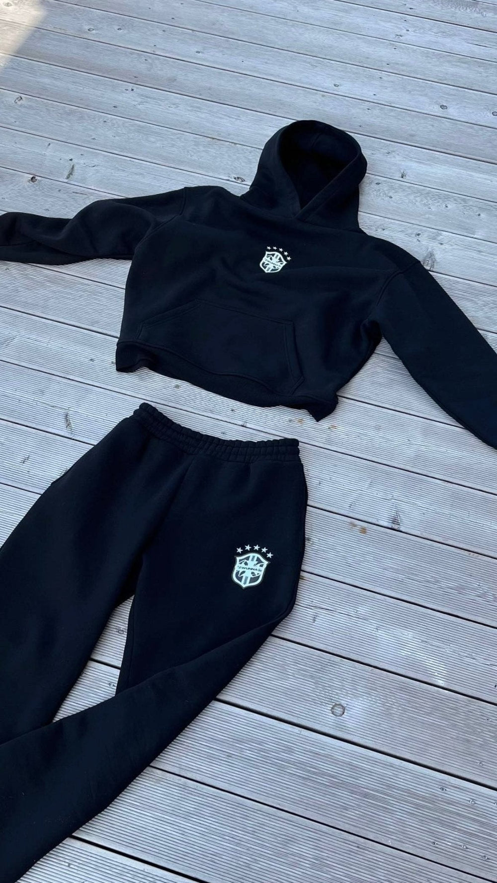 Men's hooded tracksuit set with crest details, pouch pocket and jogger trousers
