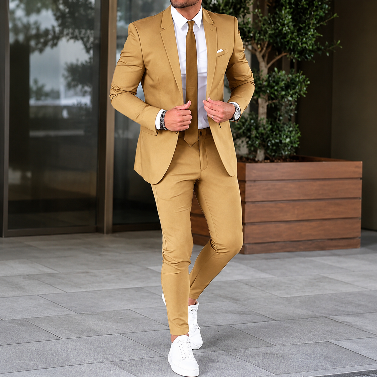 Men's two-piece suit with notch lapels, slim trousers and long sleeves