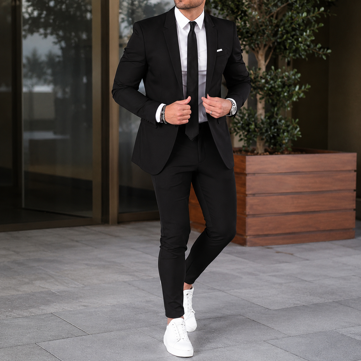 Men's two-piece suit with notch lapels, slim trousers and long sleeves