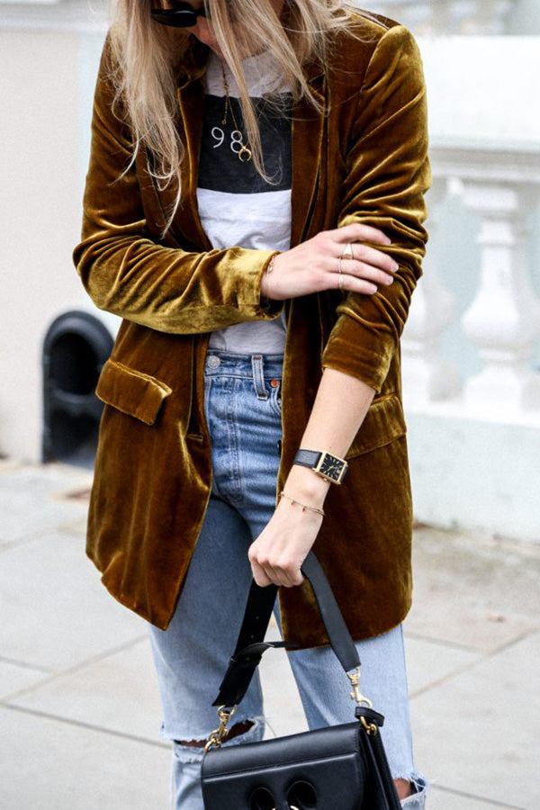 Women's velvet blazer with notched lapels and long sleeves