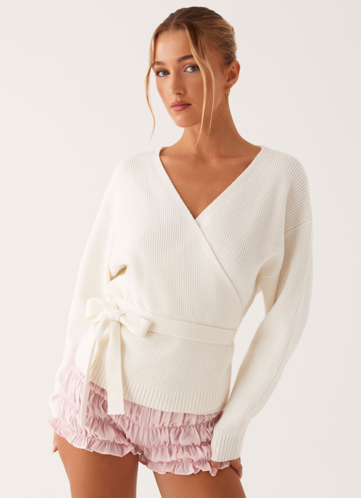 Women's ivory ribbed wrap cardigan with V-neckline, long sleeves and tie waist