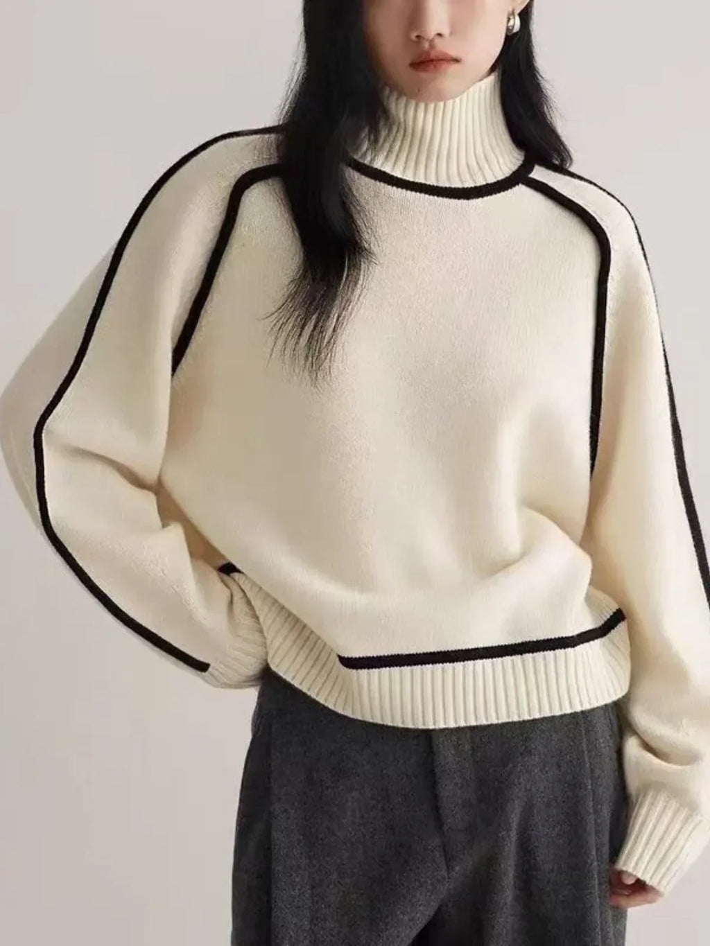Women's oversized turtleneck sweater with contrasting trim and long sleeves