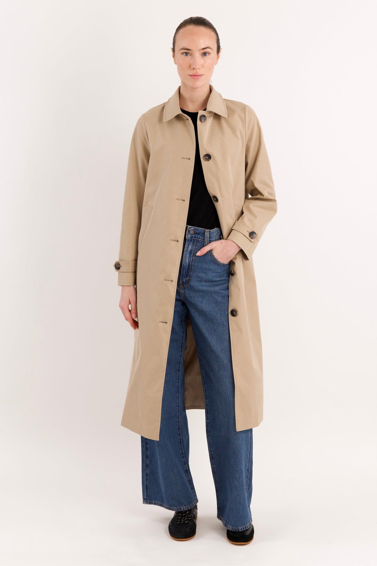 Women's long single-breasted trench coat with pointed collar and button front