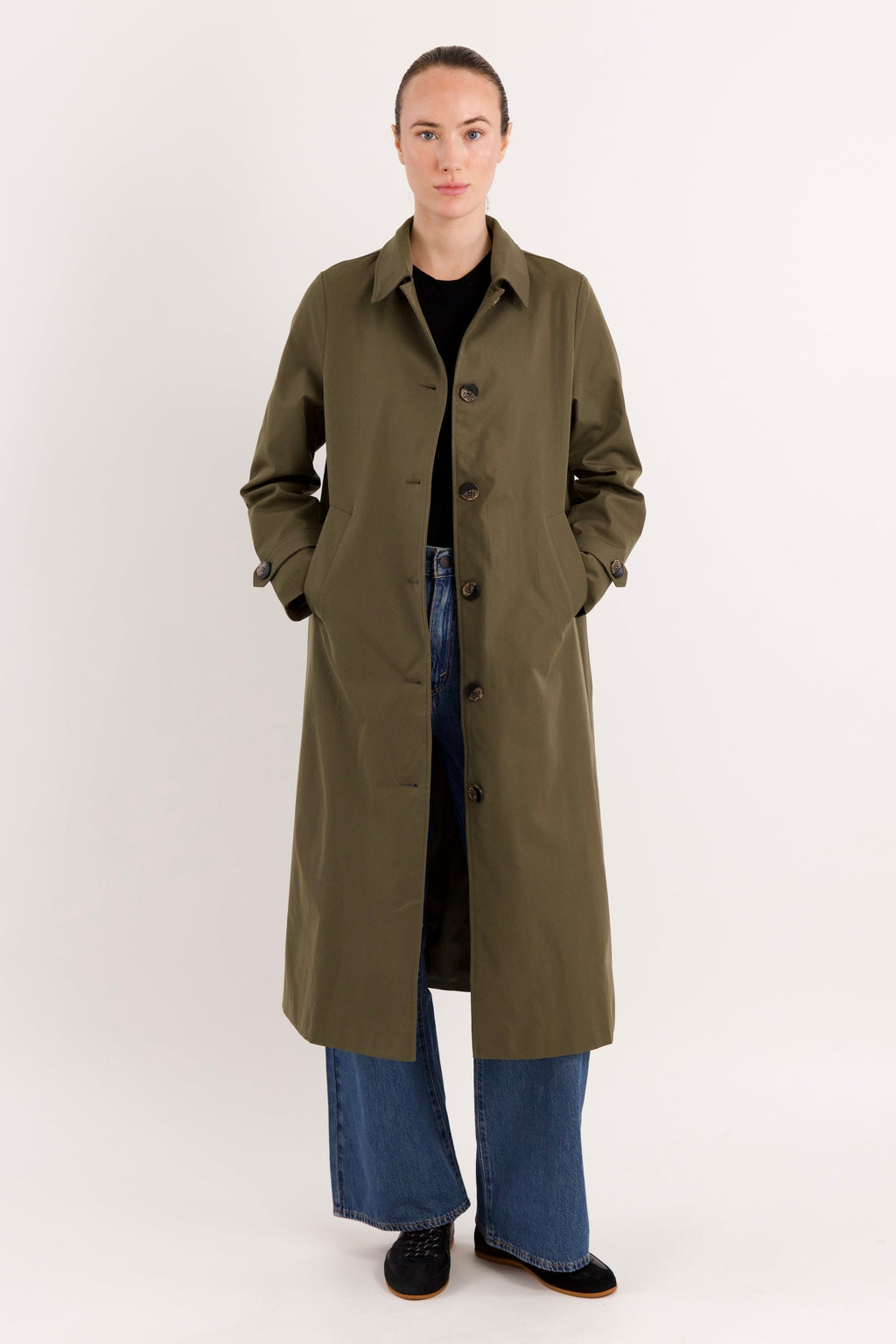 Women's long single-breasted trench coat with pointed collar and button front