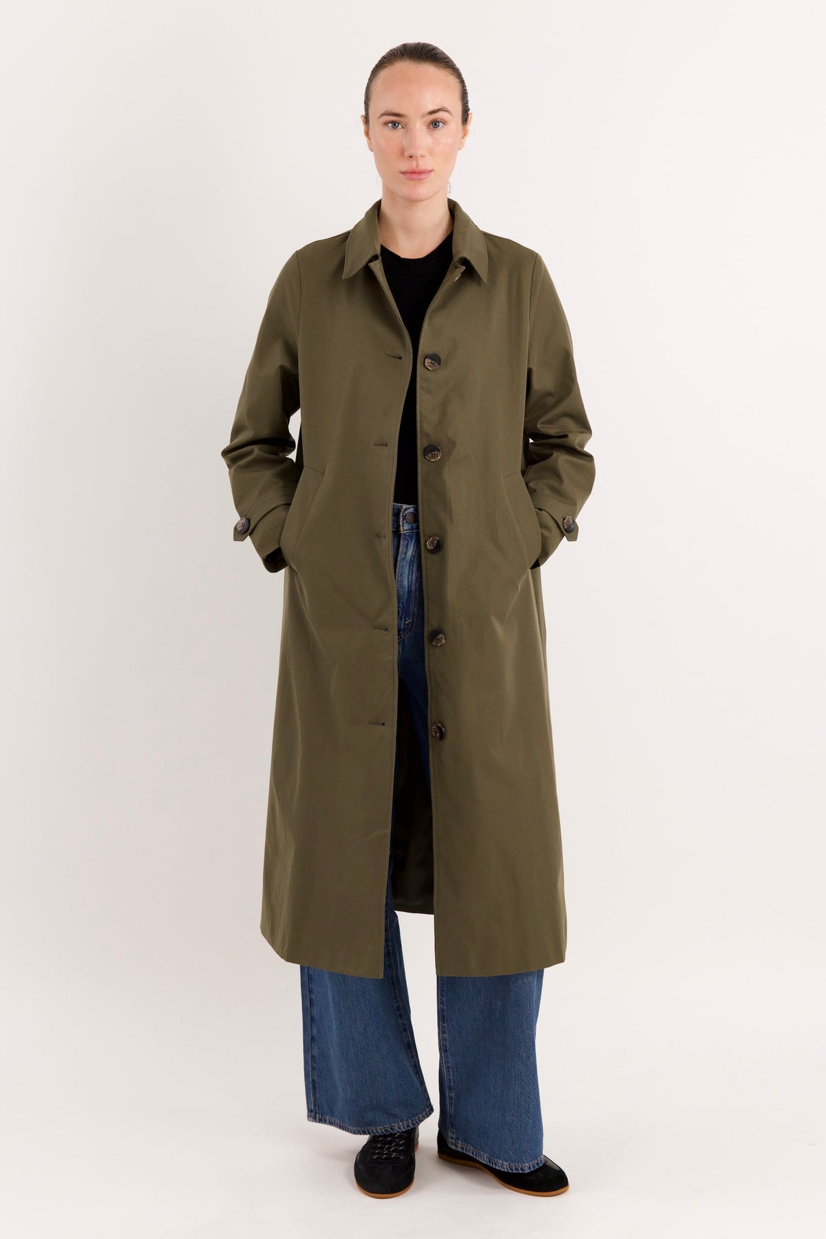 Women's long single-breasted trench coat with pointed collar and button front