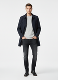Men's longline trench coat with pointed collar, button front and side pockets
