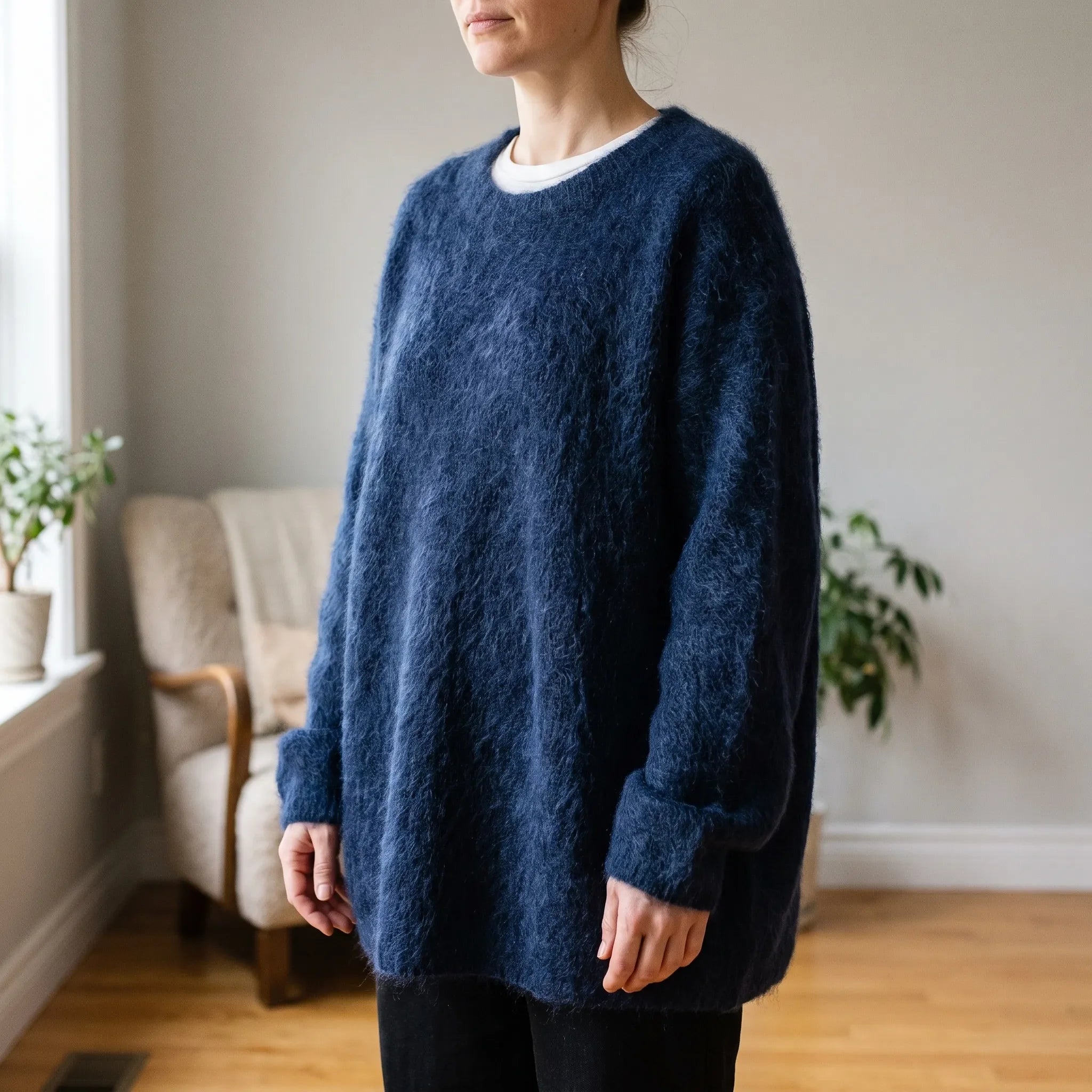 Women's textured round-neck jumper with long sleeves