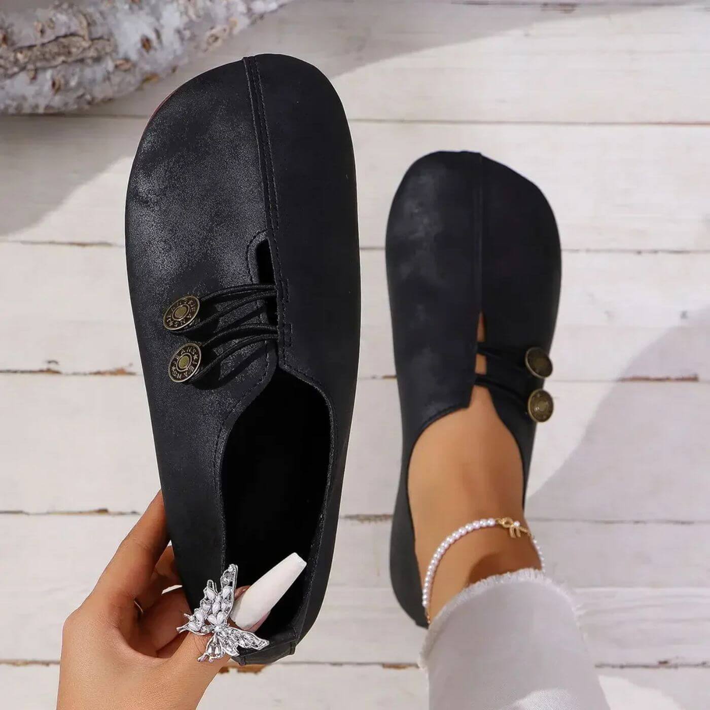 Round toe casual shoes with crossed lace detail