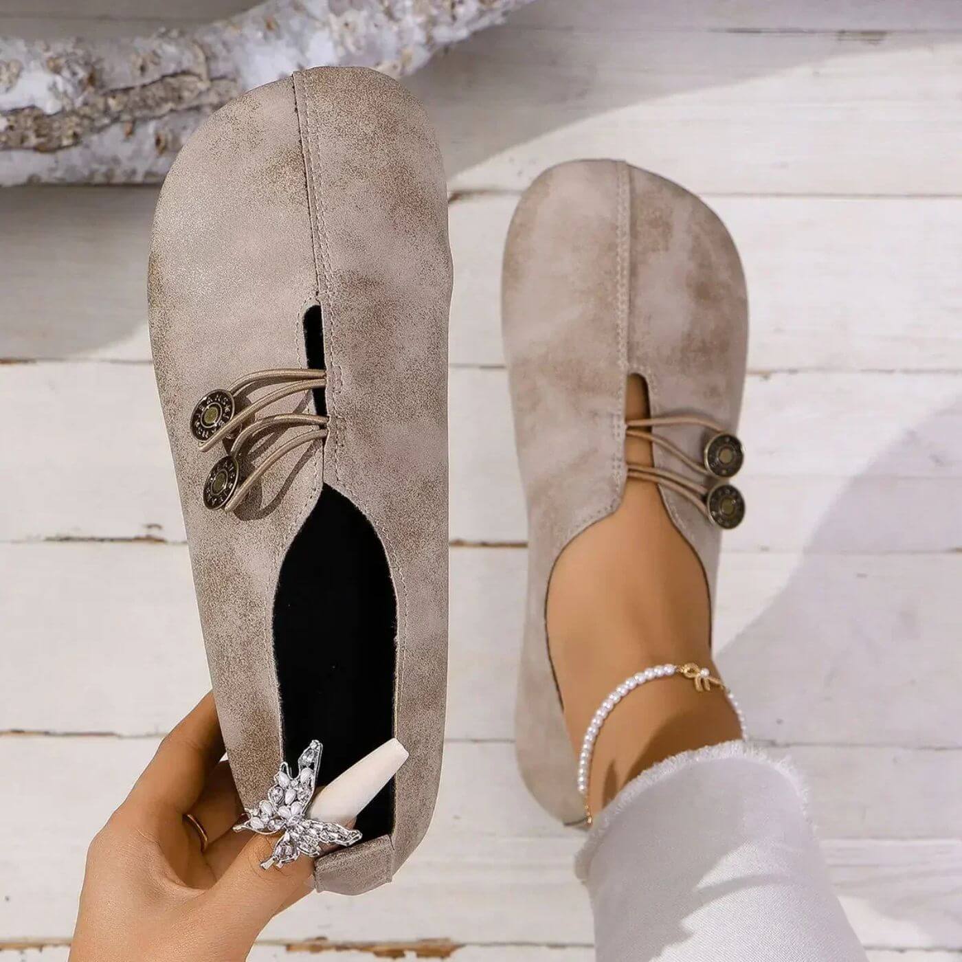 Round toe casual shoes with crossed lace detail