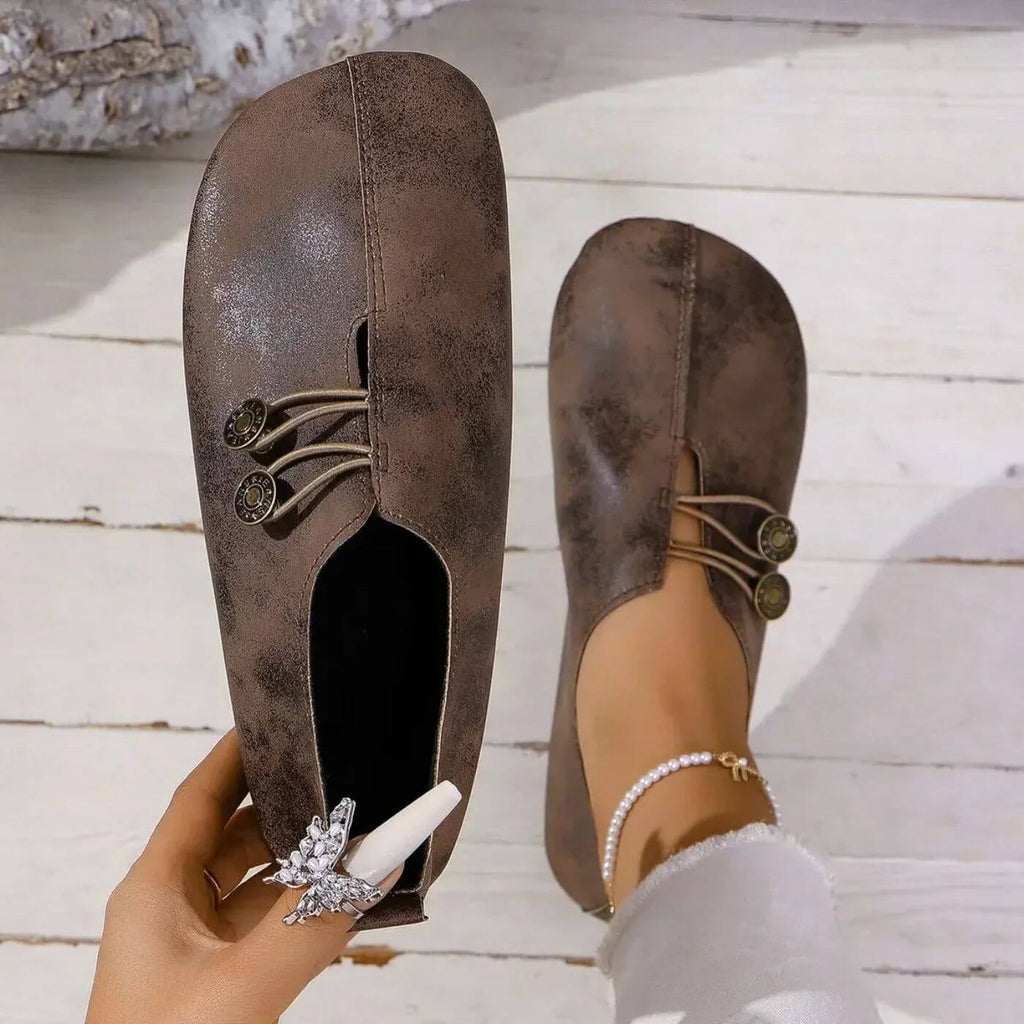 Round toe casual shoes with crossed lace detail