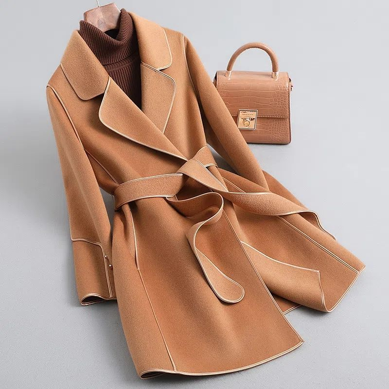 Women's belted trench coat with notched lapels, contrast piping and long sleeves