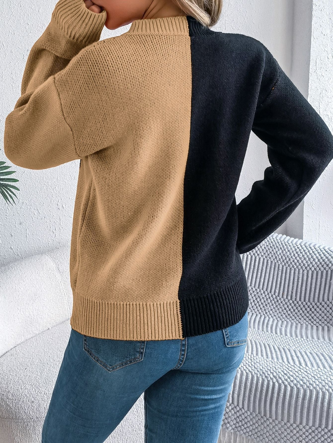 Women's graphic knit sweater with crew neckline and ribbed trims