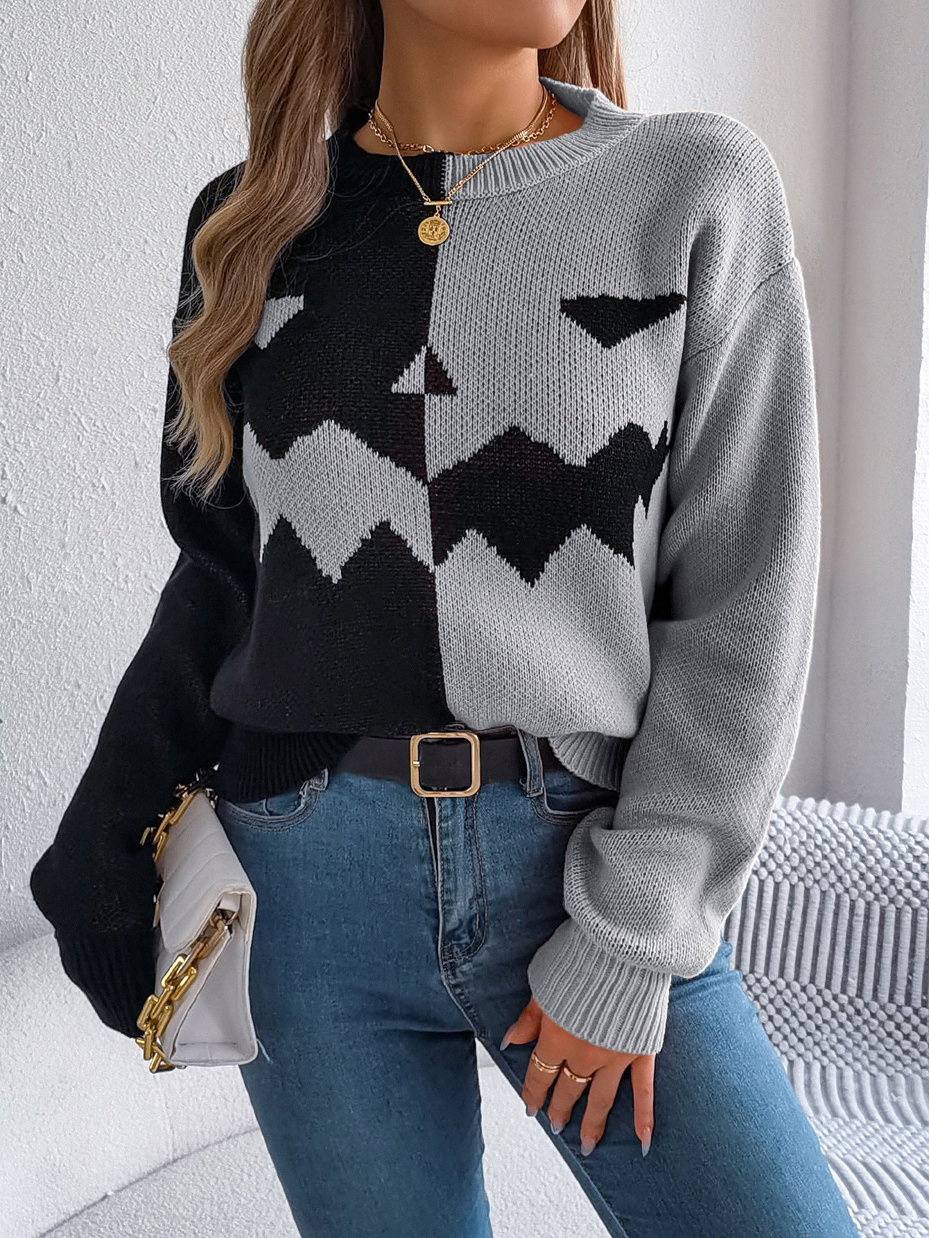 Women's graphic knit sweater with crew neckline and ribbed trims