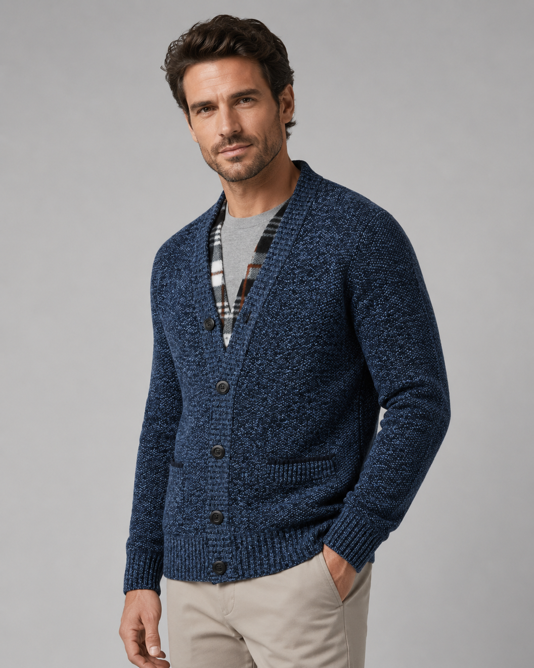 Ribbed V-neck cardigan with long sleeves, buttons and front pockets