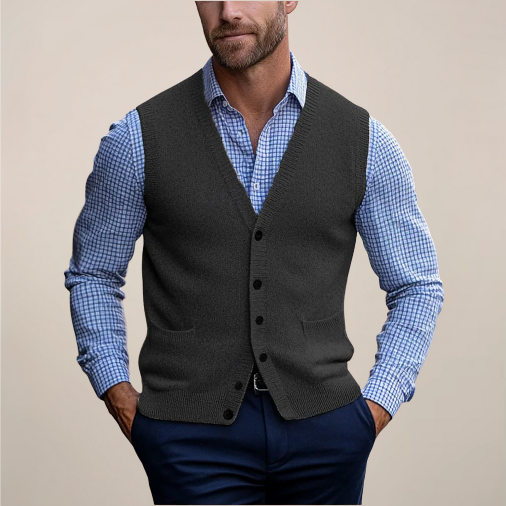 Men's knitted V-neck waistcoat with buttons and front pockets