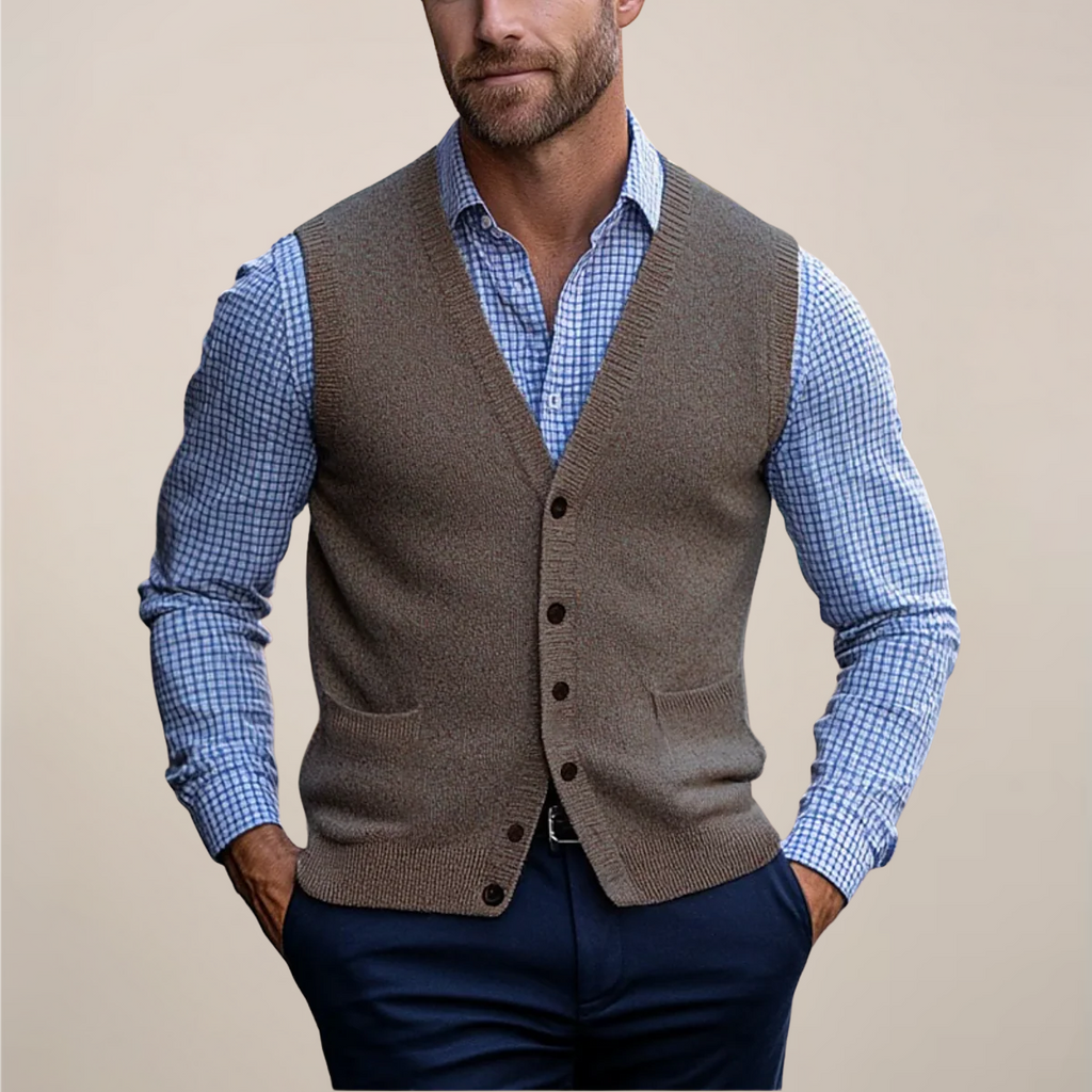 Men's knitted V-neck waistcoat with buttons and front pockets