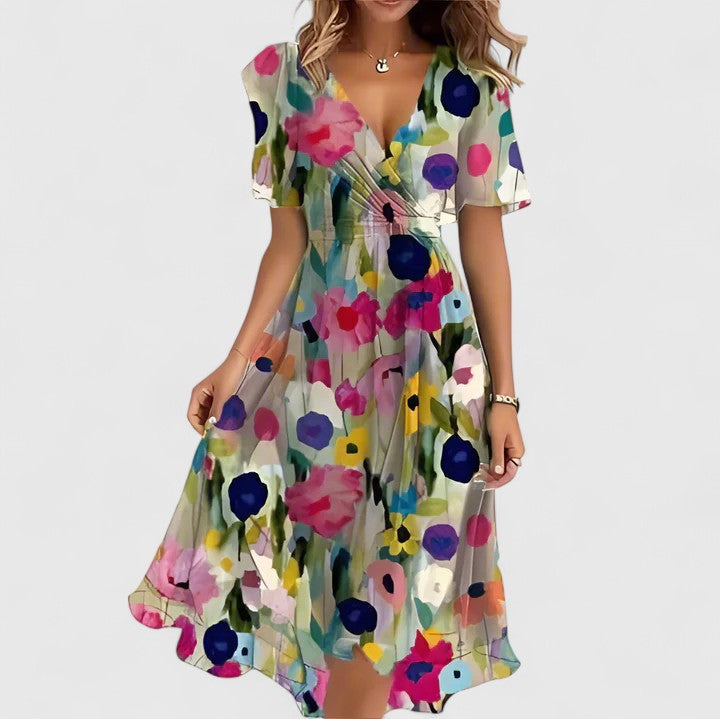 Women's floral short dress with V-neckline, short sleeves and ruched waist