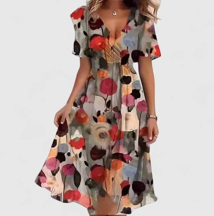 Women's floral short dress with V-neckline, short sleeves and ruched waist