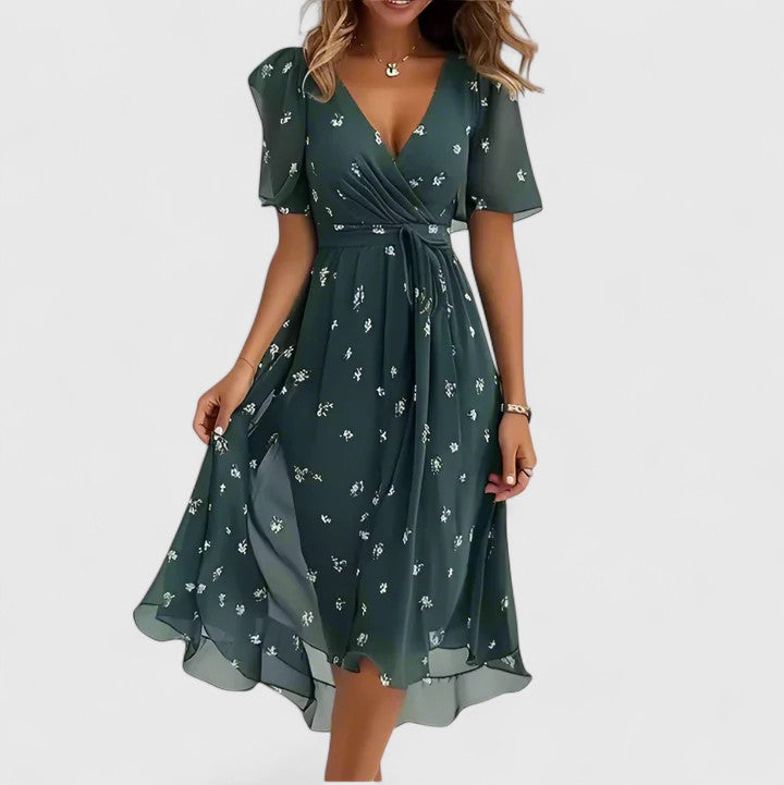 Women's floral short dress with V-neckline, short sleeves and ruched waist