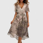 Women's floral short dress with V-neckline, short sleeves and ruched waist