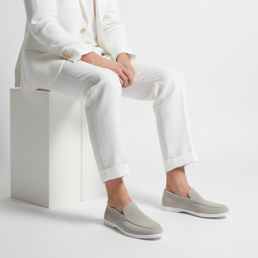 Men's low-profile loafers with moc toe and contrast sole