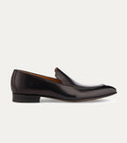Men's black glossy apron front loafer with pointed toe