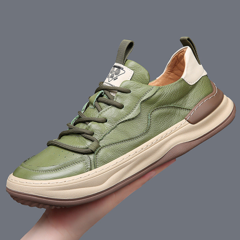 Low-top panelled lace-up trainers with contrasting sole and pull tabs