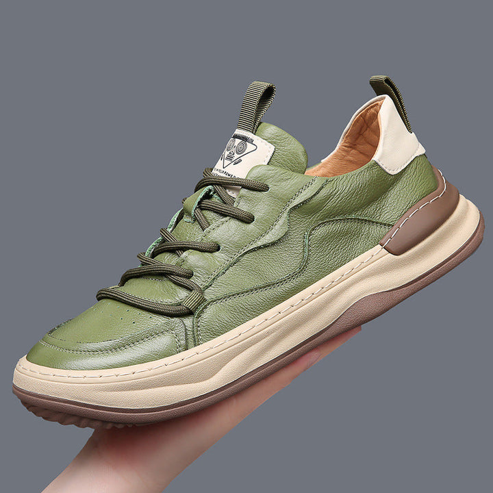 Low-top panelled lace-up trainers with contrasting sole and pull tabs
