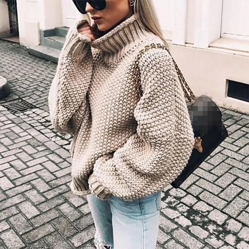 Women's chunky knit turtleneck sweater with long sleeves