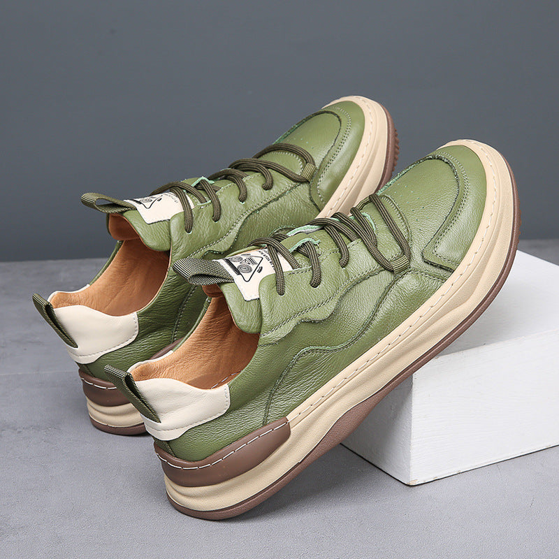 Low-top panelled lace-up trainers with contrasting sole and pull tabs