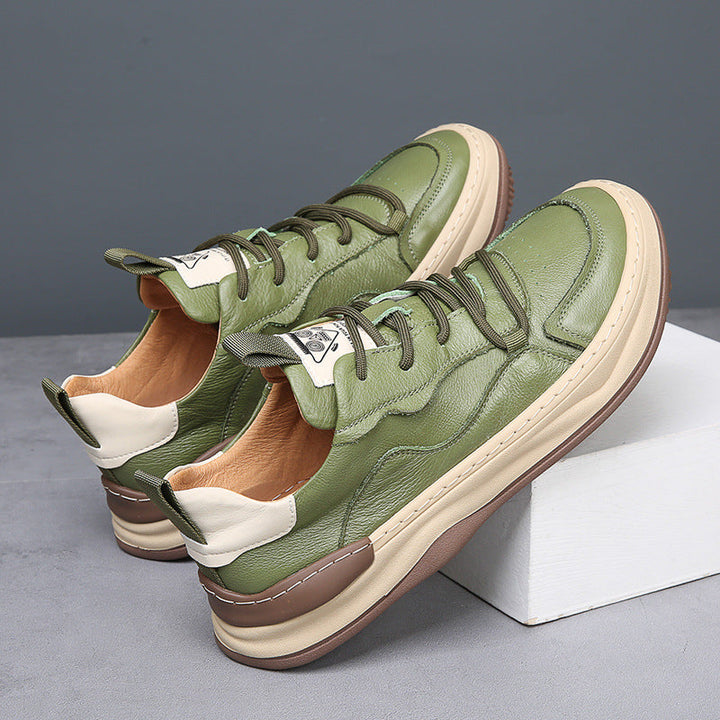 Low-top panelled lace-up trainers with contrasting sole and pull tabs