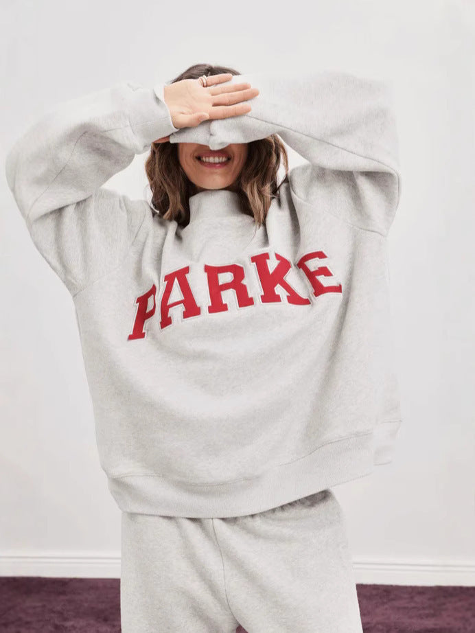 Women's oversized sweatshirt with mock neck, long sleeves and varsity lettering