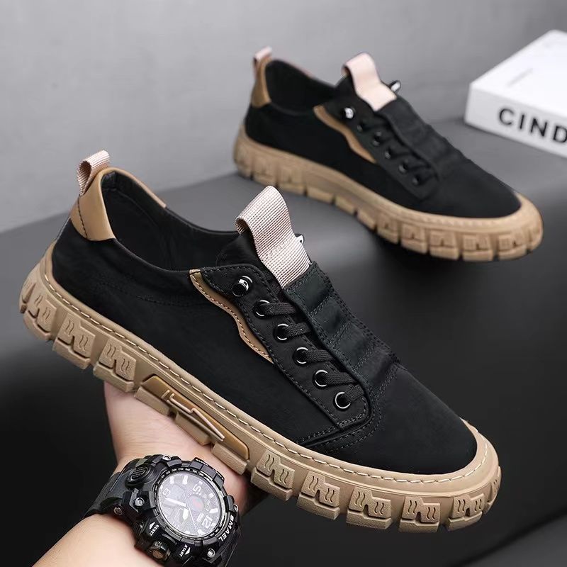 Low top lace-up sneakers with textured flat soles