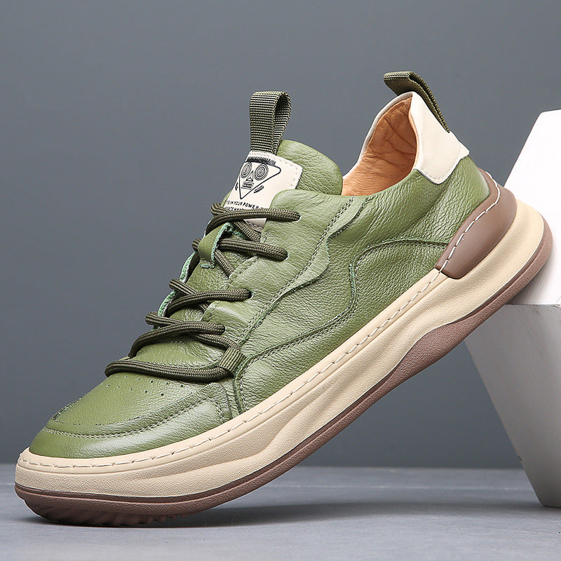 Low-top panelled lace-up trainers with contrasting sole and pull tabs