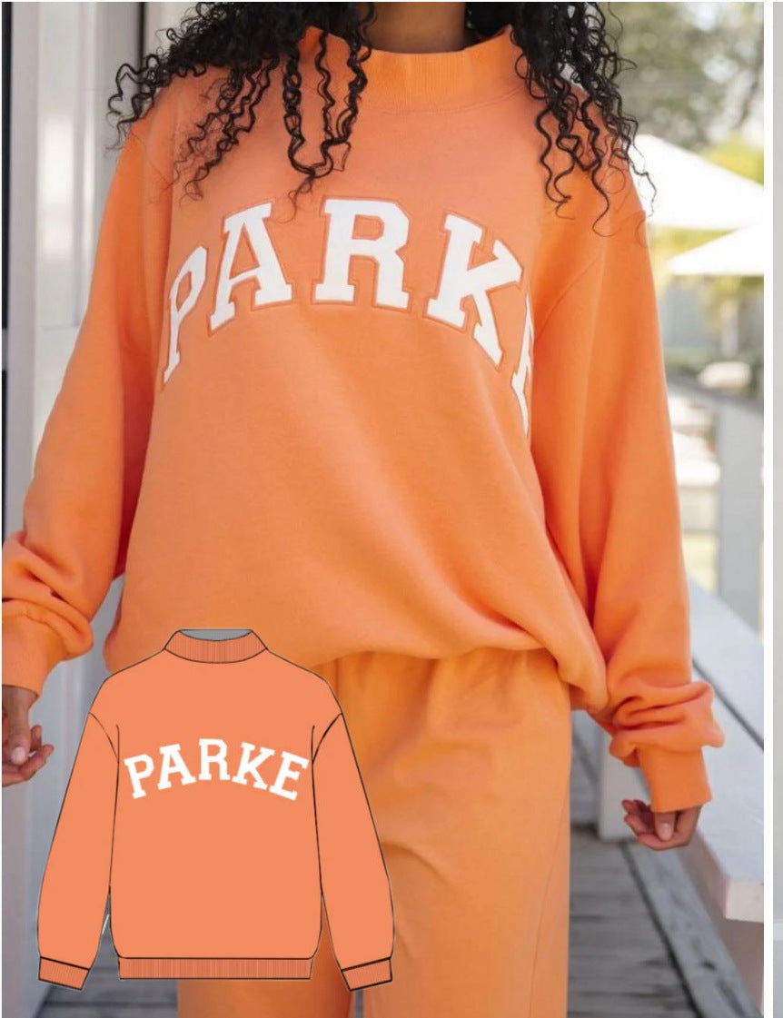 Women's oversized sweatshirt with mock neck, long sleeves and varsity lettering